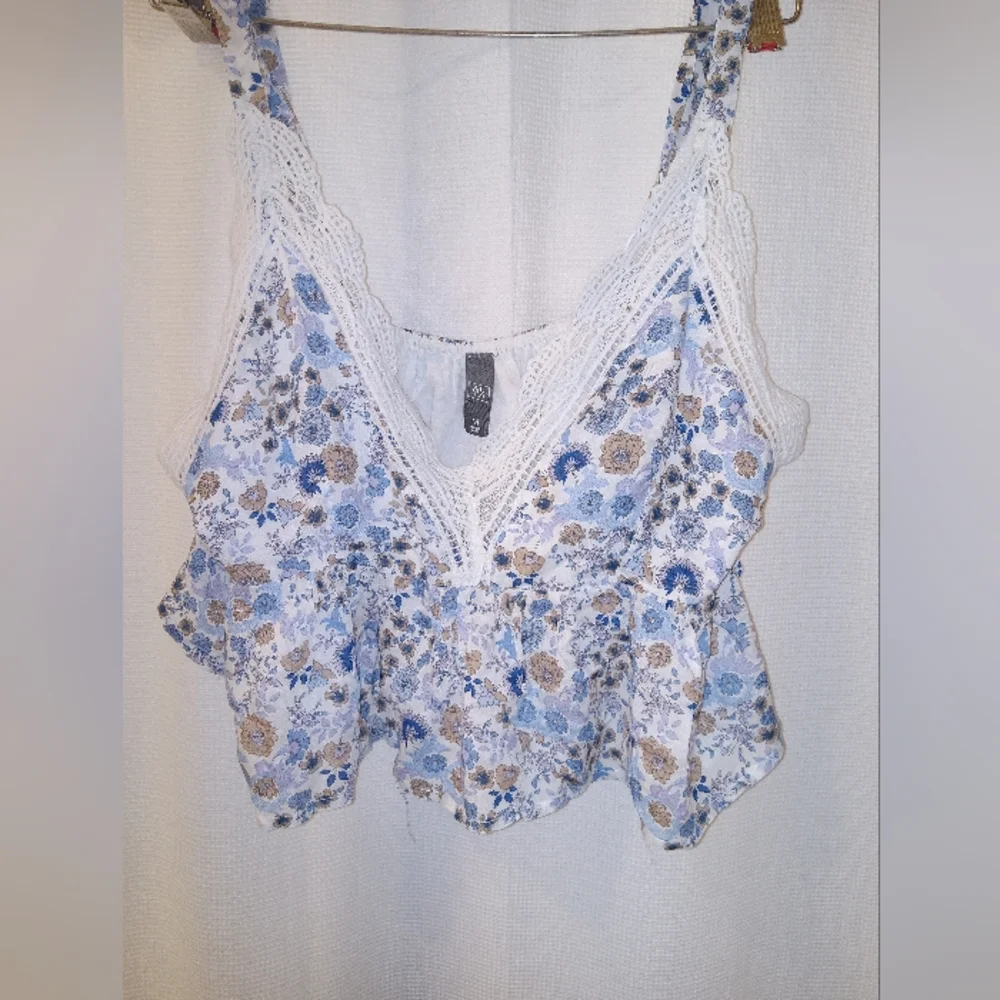 ALYA  TOP - Picture 2 of 4